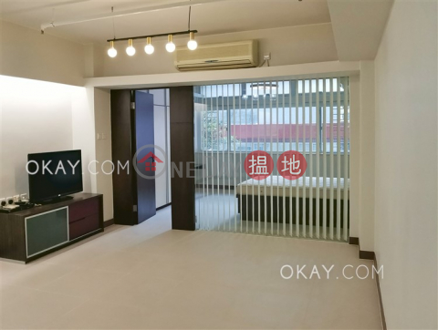 Charming 1 bedroom in Sheung Wan | Rental | Tai Shing Building 泰成大廈 _0