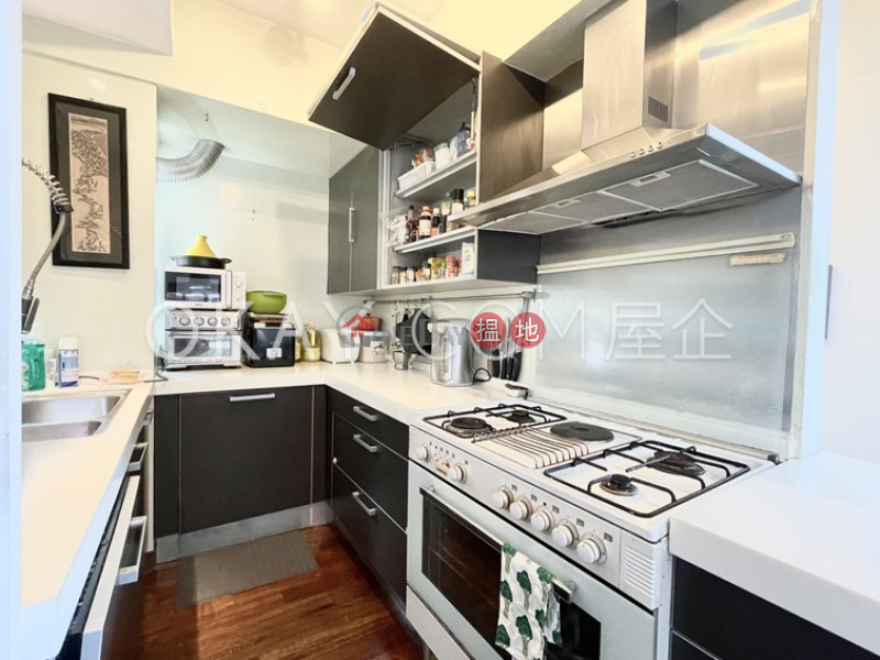 Nicely kept 3 bedroom with balcony & parking | Rental | Silver Fair Mansion 銀輝大廈 Rental Listings