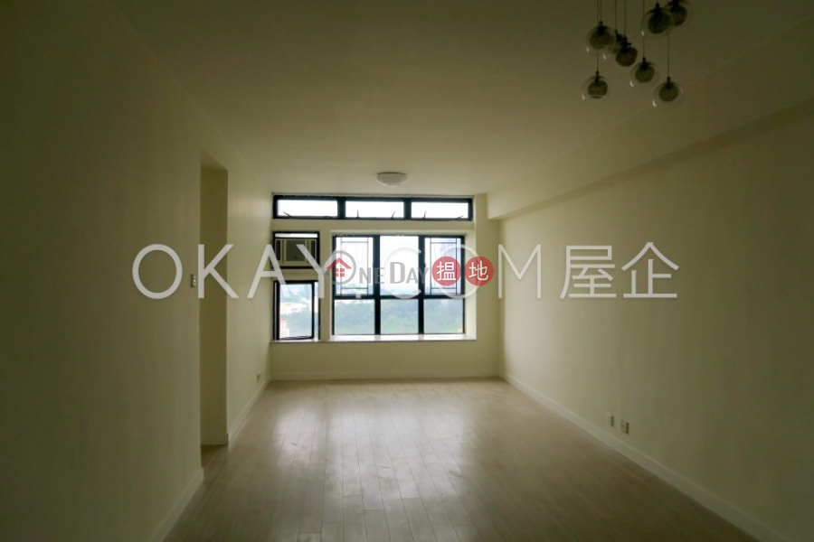Generous 3 bedroom with sea views | For Sale | Discovery Bay, Phase 5 Greenvale Village, Greenmont Court (Block 8) 愉景灣 5期頤峰 蔚山閣(8座) Sales Listings