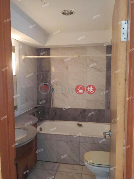 HK$ 37,800/ month, The Waterfront Phase 1 Tower 2 Yau Tsim Mong, The Waterfront Phase 1 Tower 2 | 3 bedroom Mid Floor Flat for Rent