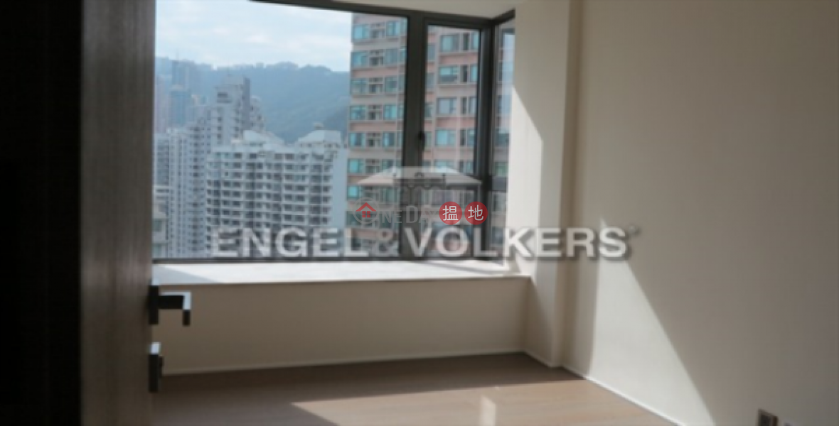 3 Bedroom Family Flat for Sale in Mid Levels West | Azura 蔚然 Sales Listings