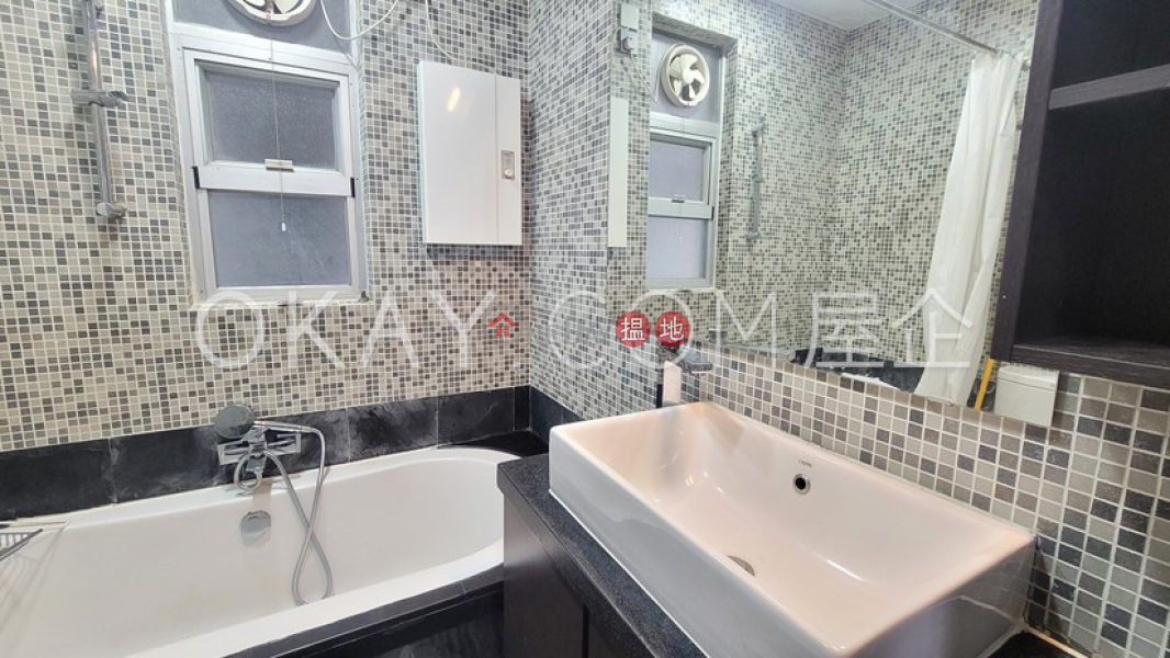 Unique 2 bedroom with parking | Rental, Shan Kwong Tower 山光苑 Rental Listings | Wan Chai District (OKAY-R103245)