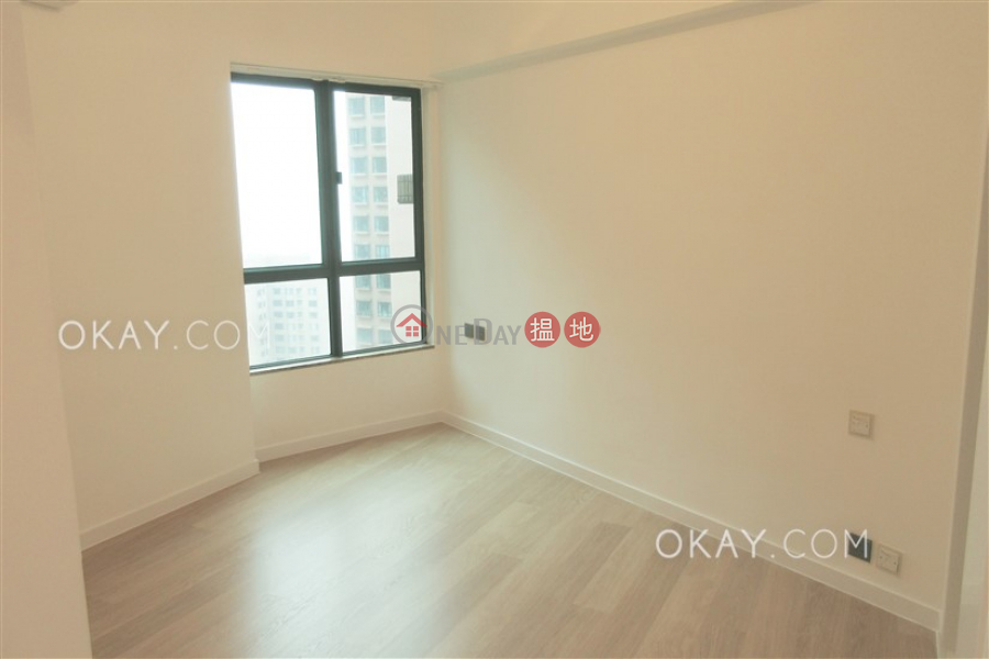 Rare 2 bedroom with parking | Rental, Hillsborough Court 曉峰閣 Rental Listings | Central District (OKAY-R9634)