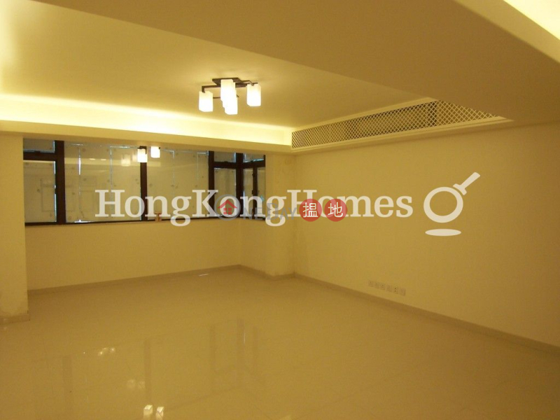 Property Search Hong Kong | OneDay | Residential | Rental Listings | 3 Bedroom Family Unit for Rent at Right Mansion