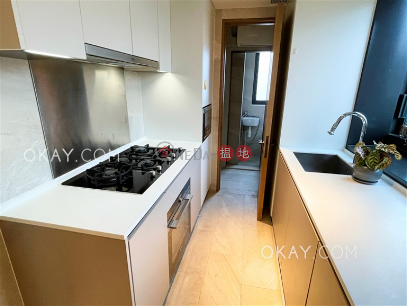 Gorgeous 2 bedroom with balcony & parking | Rental | City Icon City Icon Rental Listings