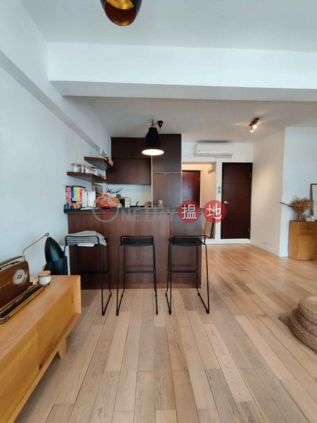 HK$ 36,000/ month 18 Shelley Street Central District, Private Roof, bright and convenient location