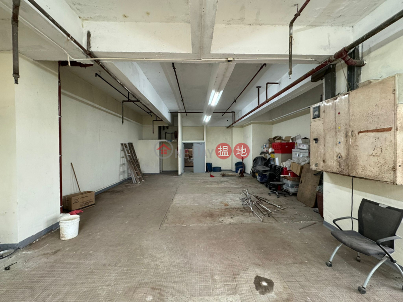 The car arrives at the workplace. And the price reduce | 1-7 Shing Wan Road | Sha Tin, Hong Kong | Sales HK$ 6.9M