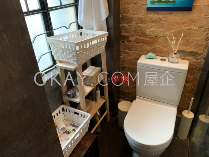 1房1廁,實用率高,極高層,可養寵物結志街10-14號出租單位10-14結志街 | 中區-香港-出租HK$ 30,000/ 月