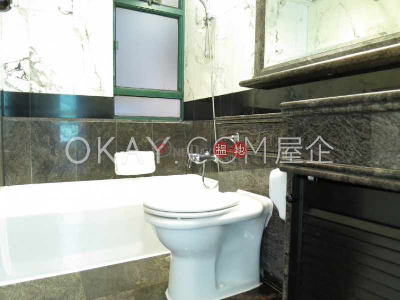 HK$ 38,000/ 月-曉峰閣-中區-2房1廁,星級會所,連車位曉峰閣出租單位