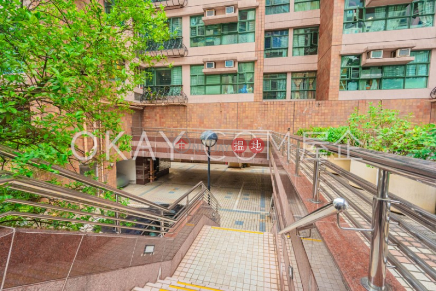 Charming 2 bedroom in Mid-levels West | For Sale | Peaksville 蔚巒閣 Sales Listings