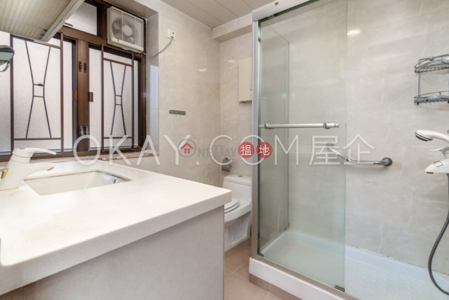 HK$ 19M | Pokfulam Gardens Block 3, Western District | Efficient 3 bedroom with balcony & parking | For Sale