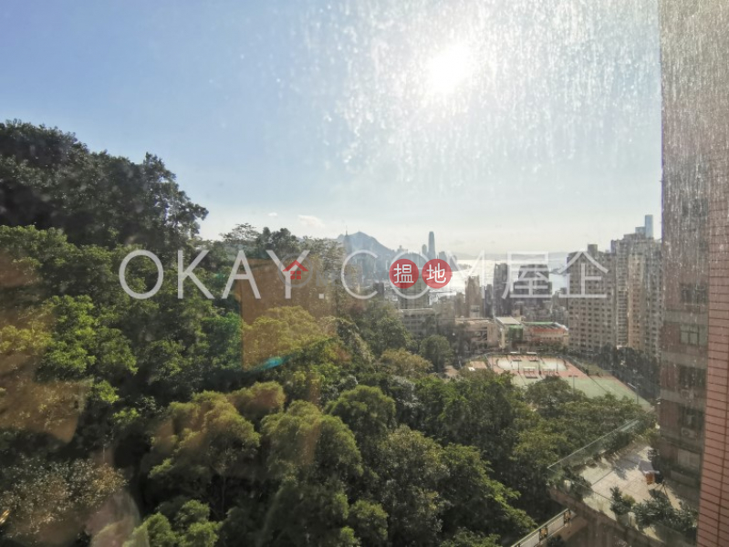 Efficient 3 bedroom with parking | For Sale | Evelyn Towers 雲景台 Sales Listings