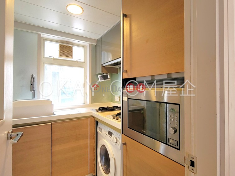 HK$ 39,000/ month, Centrestage | Central District | Luxurious 3 bedroom on high floor with balcony | Rental