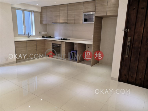 Unique 2 bedroom with balcony | Rental, Continental Mansion 五洲大廈 | Eastern District (OKAY-R391515)_0