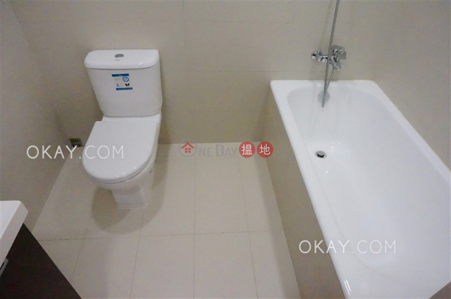 HK$ 65,000/ month | Hilltop Mansion, Eastern District Lovely 3 bedroom with balcony | Rental