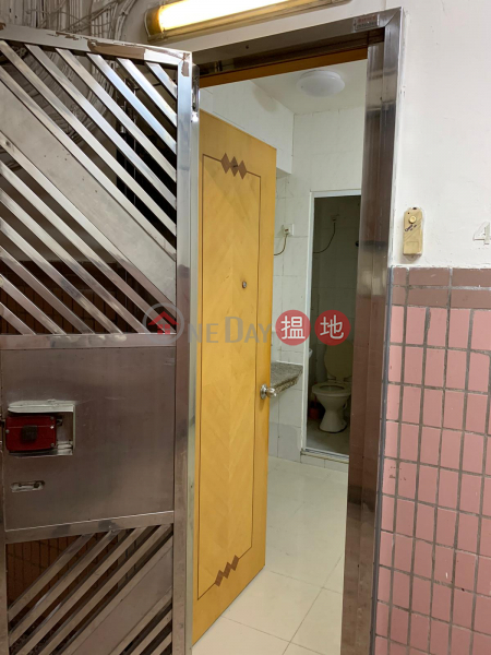 Near HKU mtr station en-suite bedroom, Yip Cheong Building 業昌大廈 Rental Listings | Western District (92334-2545872332)