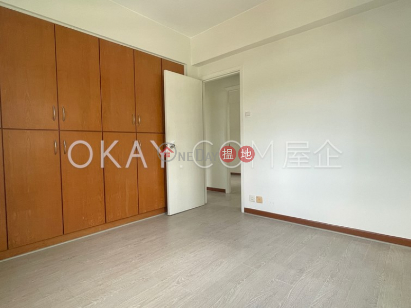HK$ 10.8M MEI WAH COURT | Yau Tsim Mong Popular 3 bedroom on high floor with rooftop | For Sale