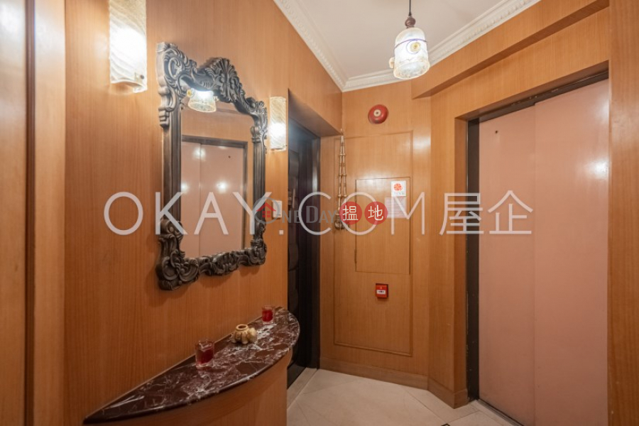 Nicely kept 2 bedroom with balcony & parking | For Sale | Regal Court 麗豪閣 Sales Listings