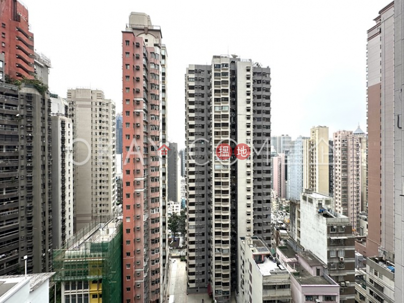 HK$ 36,500/ month, Castle One By V Western District, Elegant 2 bedroom with balcony | Rental
