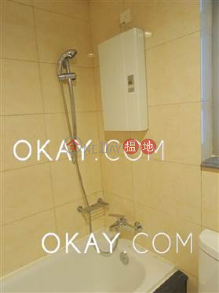 HK$ 27,000/ month | The Merton | Western District Nicely kept 2 bedroom with balcony | Rental