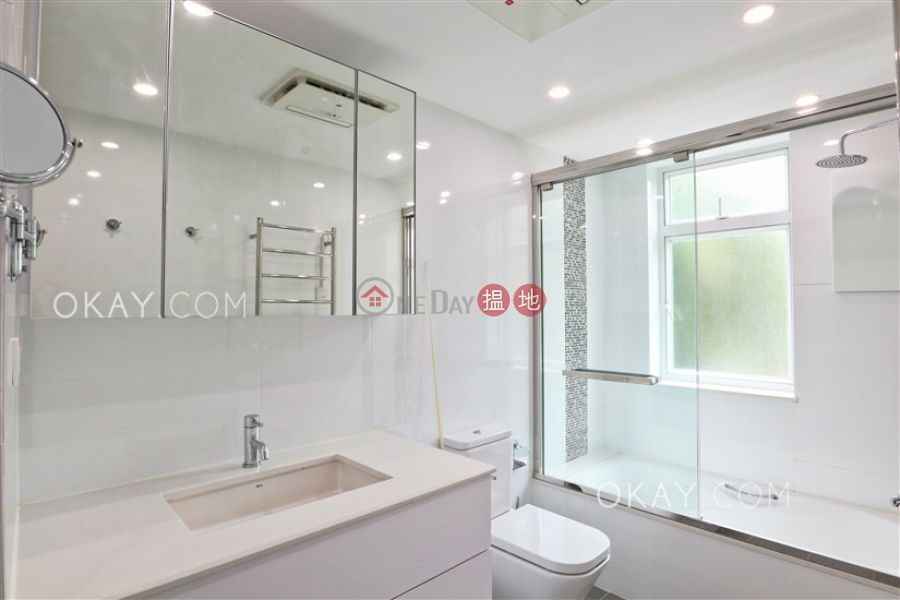 Beautiful 3 bedroom with balcony & parking | Rental | Pine Villa 松柏園 Rental Listings
