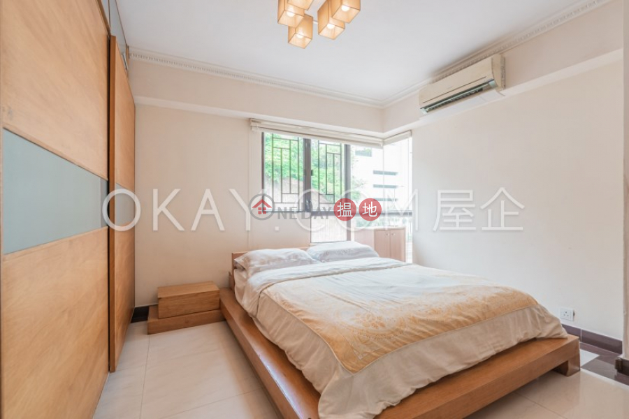 Nicely kept 2 bedroom with balcony & parking | Rental | Regal Court 麗豪閣 Rental Listings