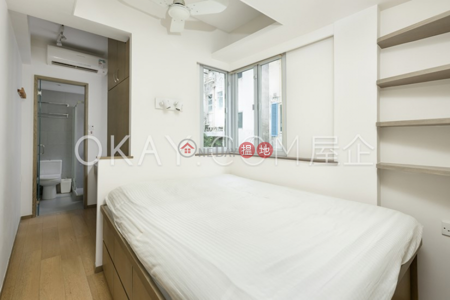 HK$ 25,000/ month | 54 Graham Street Central District Cozy 1 bedroom on high floor with rooftop | Rental