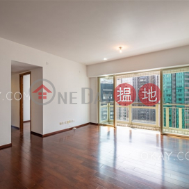 Lovely 3 bedroom on high floor with balcony & parking | Rental | Centrestage 聚賢居 _0