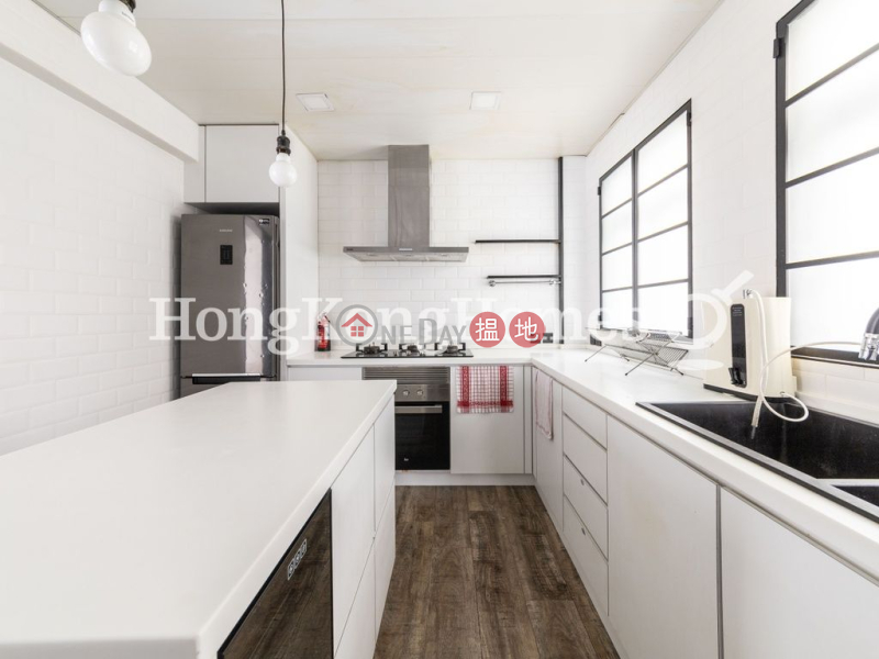 3 Bedroom Family Unit for Rent at Emerald Court | Emerald Court 翡翠樓 Rental Listings