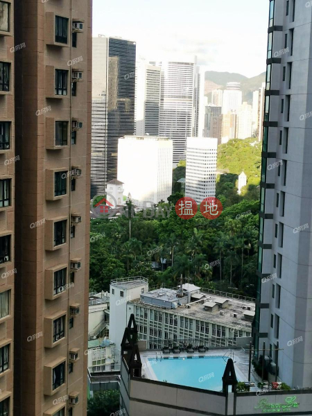 HK$ 30,000/ month Roc Ye Court, Western District Roc Ye Court | 3 bedroom Mid Floor Flat for Rent