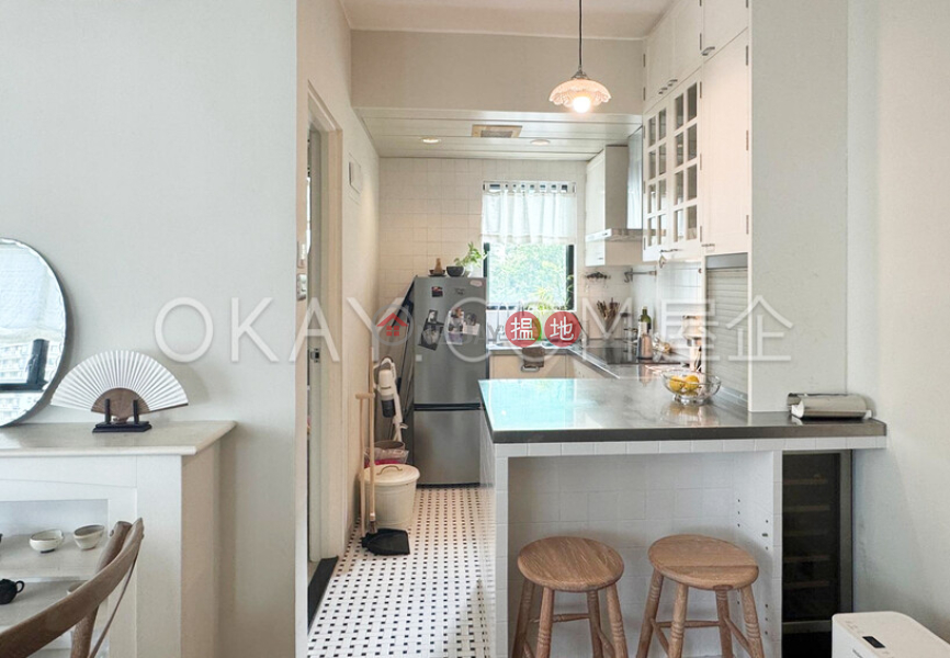 HK$ 25,000/ month Bellevue Place, Central District | Generous 2 bedroom in Mid-levels West | Rental