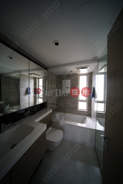 HK$ 23M, Harbour Pinnacle Yau Tsim Mong, Three bedrooms and one apartment in Harbour Pinnacle