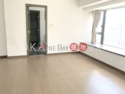 Elegant 3 bedroom with balcony | For Sale | Centre Point 尚賢居 _0