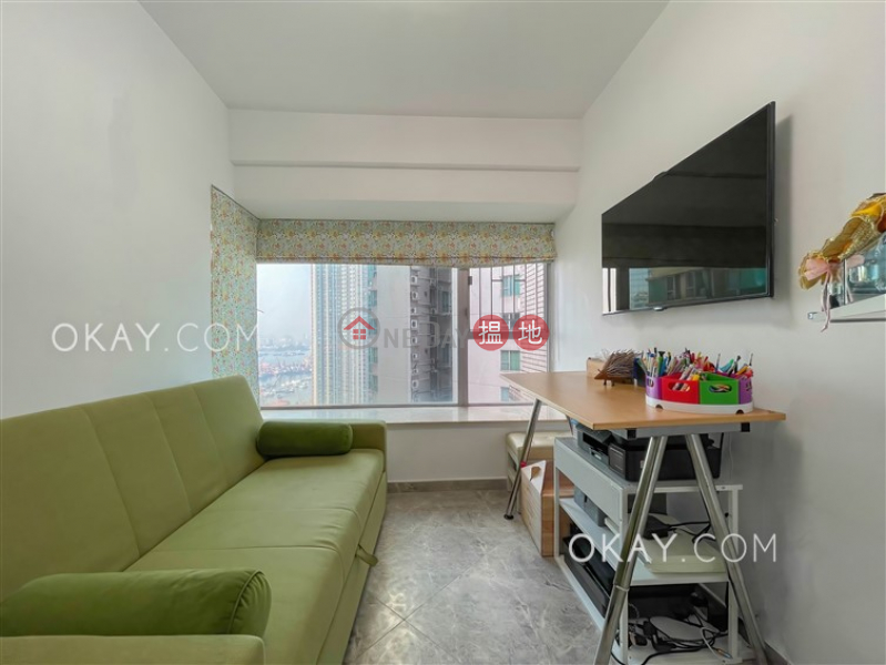 HK$ 43,000/ month, The Waterfront Phase 1 Tower 3 Yau Tsim Mong | Lovely 3 bedroom with parking | Rental