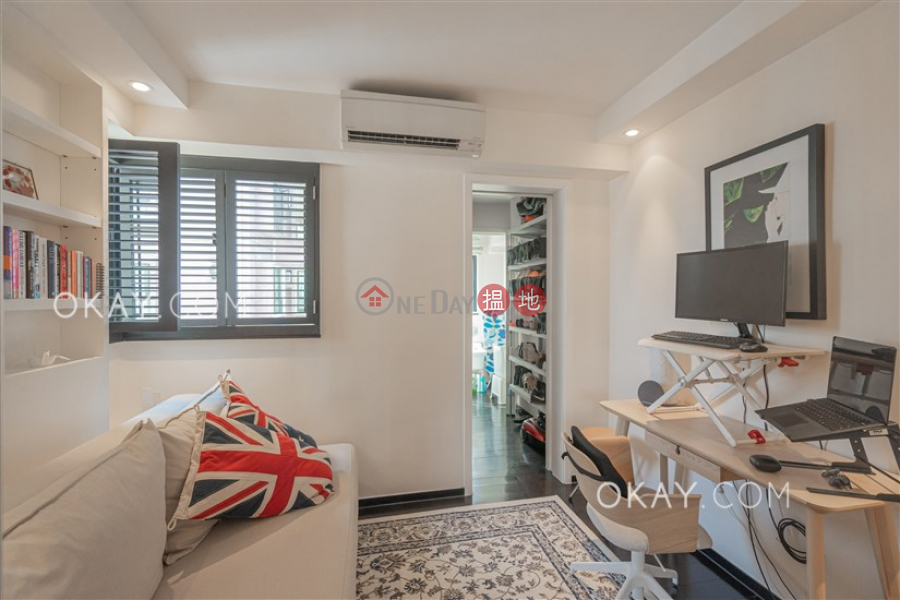 HK$ 23.8M Goodview Court | Central District, Rare 2 bedroom on high floor with rooftop | For Sale