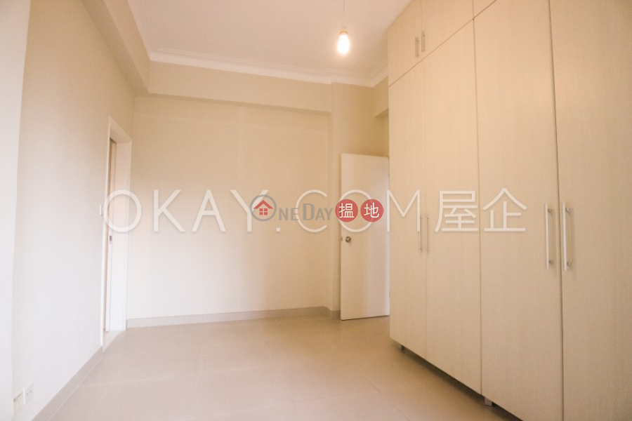 Stylish 2 bedroom in Mid-levels Central | For Sale | Happy Mansion 快樂大廈 Sales Listings