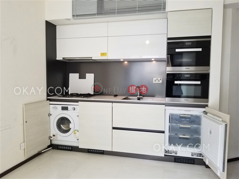 Charming 2 bedroom with balcony | For Sale | Regent Hill 壹鑾 Sales Listings