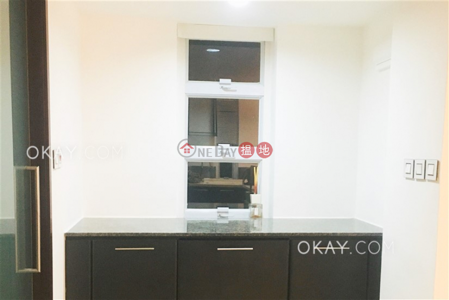 HK$ 9.5M, 33-35 ROBINSON ROAD, Western District | Cozy in Mid-levels West | For Sale