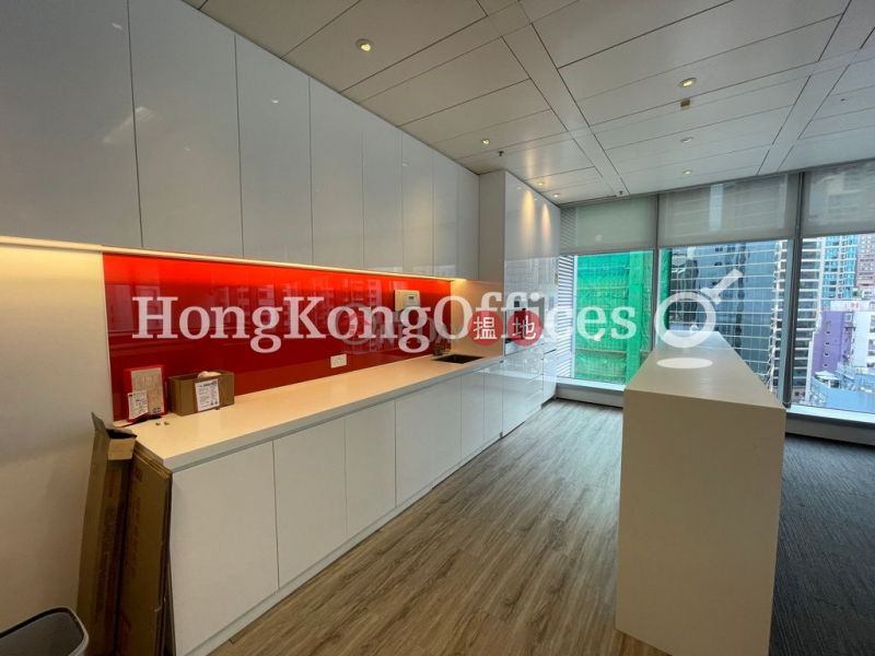 100QRC, Middle | Office / Commercial Property Rental Listings HK$ 207,120/ month