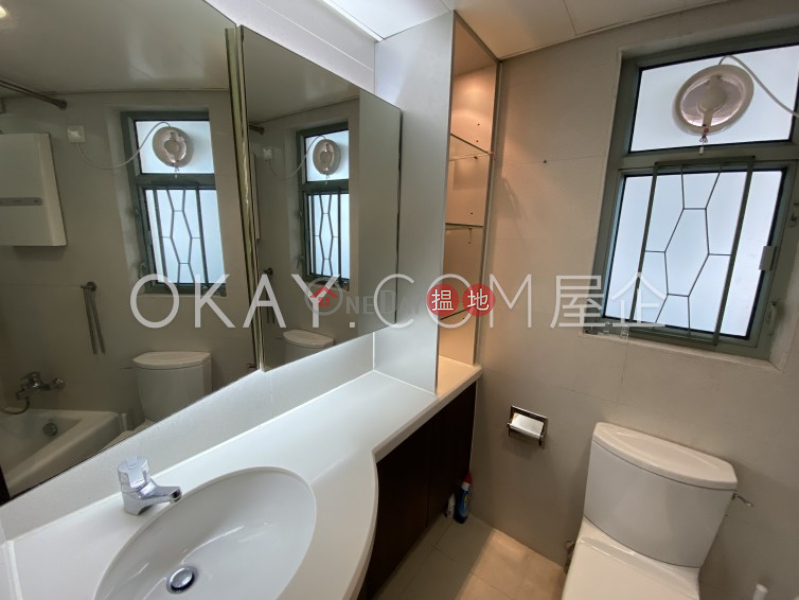 HK$ 32,000/ month, Casa Bella Central District Stylish 2 bedroom in Mid-levels West | Rental