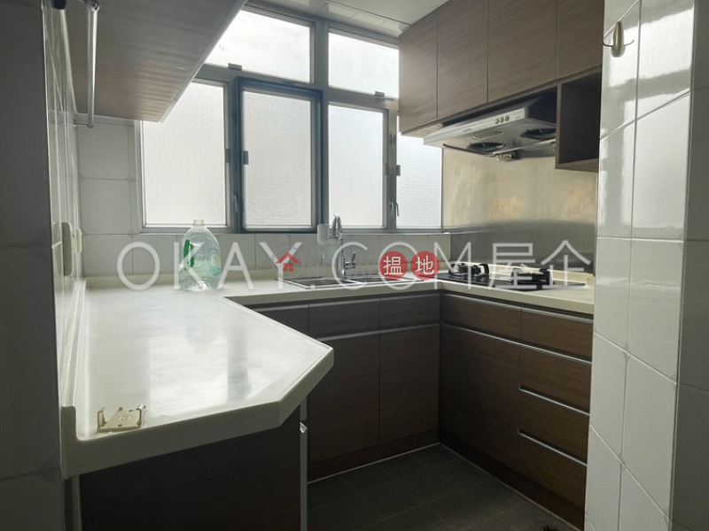 HK$ 10.8M MEI WAH COURT | Yau Tsim Mong Popular 3 bedroom on high floor with rooftop | For Sale
