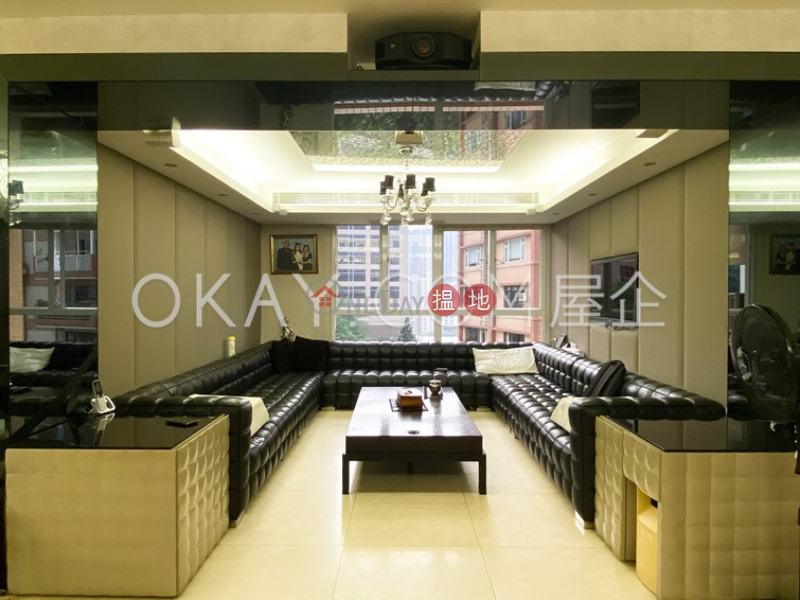 Gorgeous 3 bedroom with parking | For Sale | Glory Heights 嘉和苑 Sales Listings