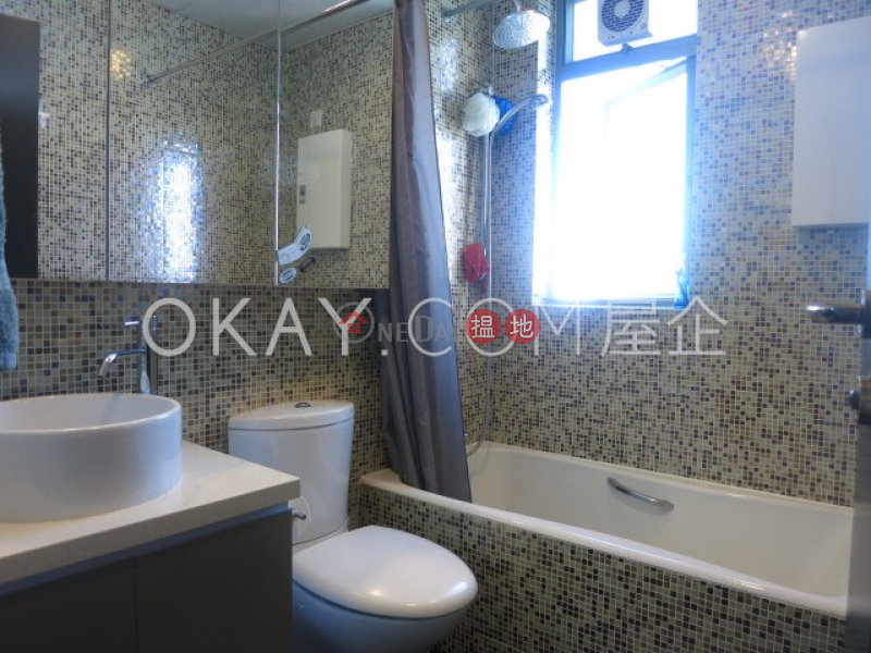 HK$ 39,000/ month | 2 Park Road, Western District | Nicely kept 2 bed on high floor with sea views | Rental