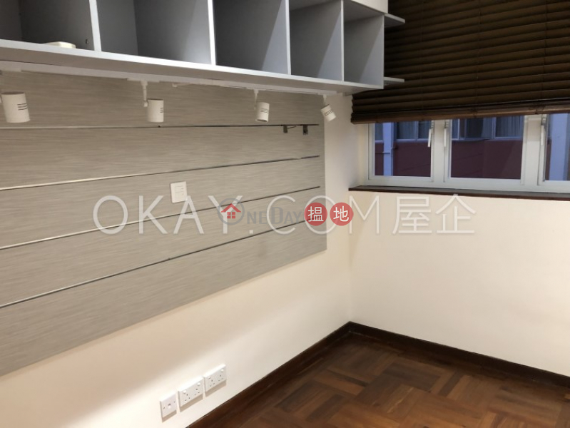 Gorgeous 3 bedroom with balcony & parking | For Sale | 2-6A Wilson Road 衛信道 2-6A 號 Sales Listings