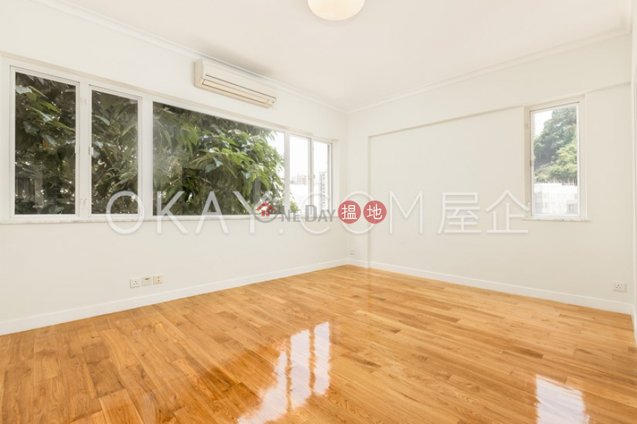 Unique 3 bedroom with parking | For Sale, Evergreen Court 翠苑 Sales Listings | Wan Chai District (OKAY-S31437)