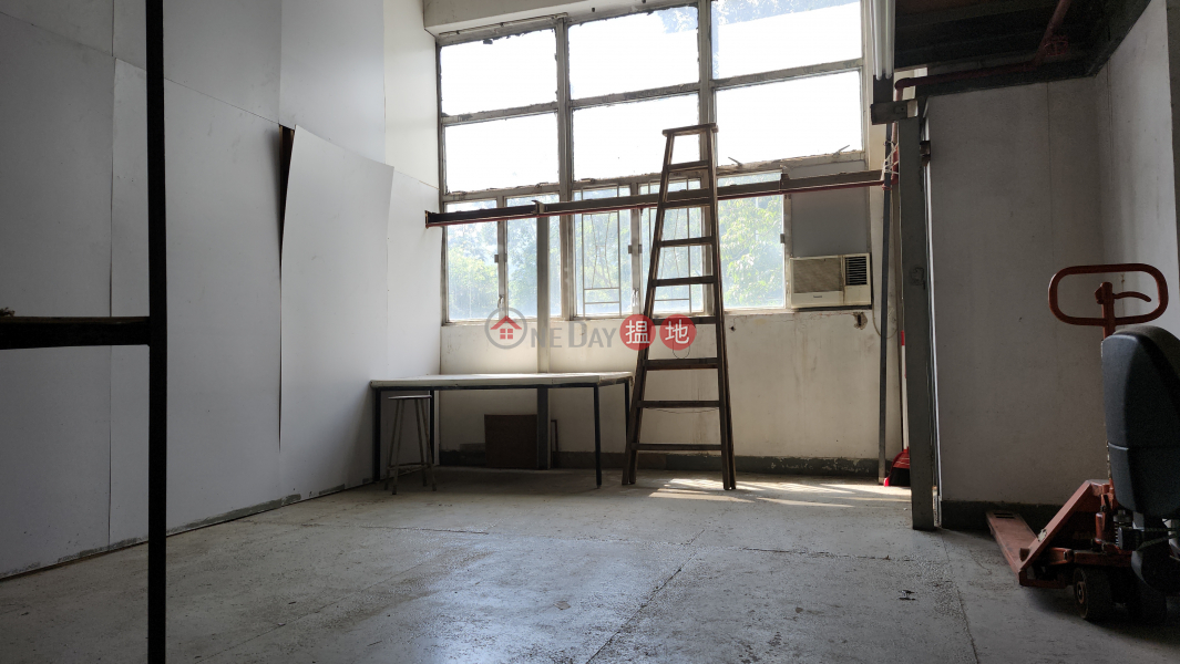 HK$ 6,500/ month, Nan Fung Industrial City Tuen Mun, In the industrial city, there are rare warehouses with small Sizes and independent gates.