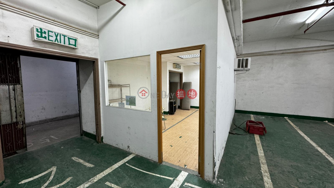 Flat rent! Practical warehouse, the parking lot can accommodate 40-foot containers | 18 Tin Hau Road | Tuen Mun, Hong Kong, Rental HK$ 21,000/ month