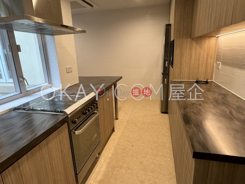 HK$ 85,000/ month 94A Pok Fu Lam Road | Western District, Luxurious 3 bedroom with rooftop & parking | Rental