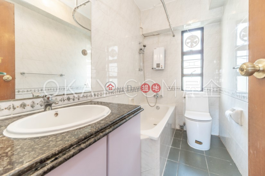 HK$ 18.97M | Gardenview Heights Wan Chai District | Elegant 3 bedroom with parking | For Sale