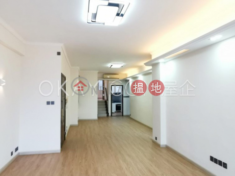 Gorgeous 3 bedroom with balcony & parking | For Sale | Balmoral Garden 翠海花園 _0